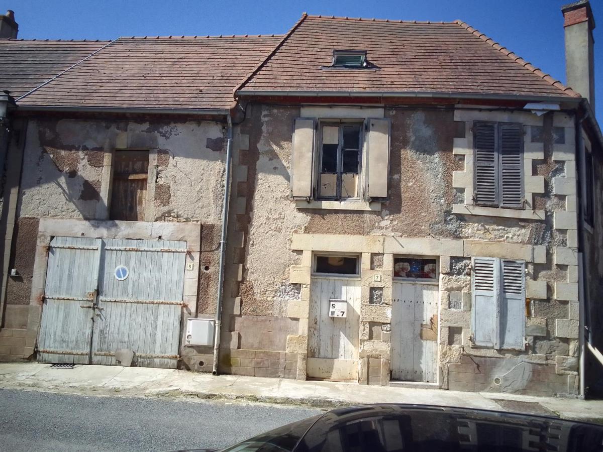 Chambre Chez L'Habitant Saint-Pierre-le-Moutier Exterior photo